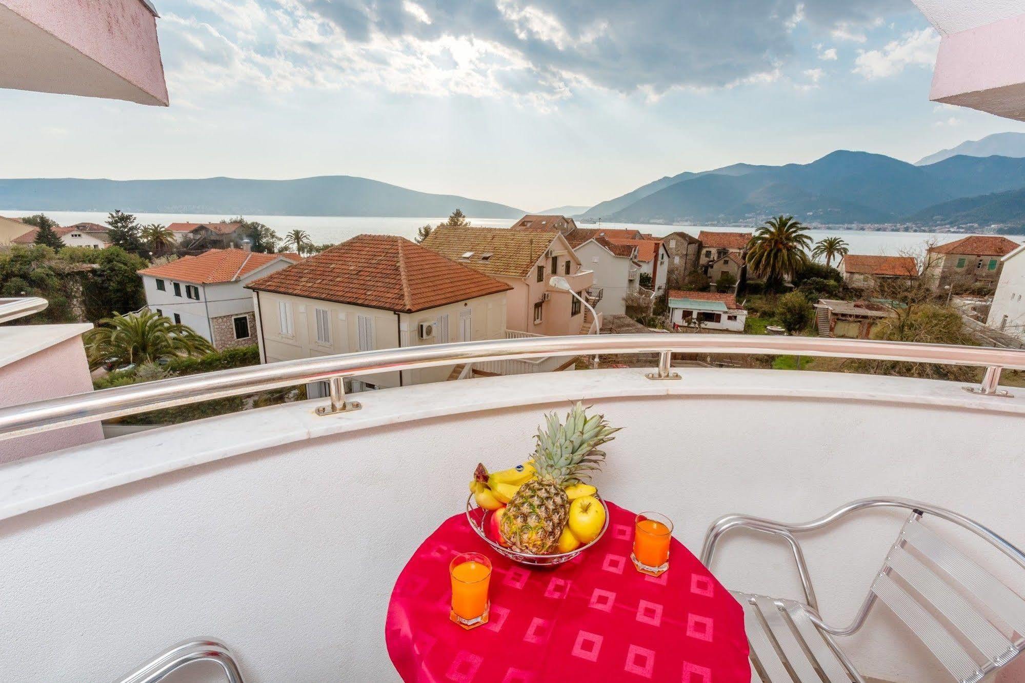 Perper Hotel Tivat Exterior photo